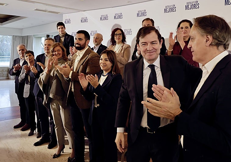 Mañueco defiende las «candidaturas corales» del PP que «no han dictado desde fuera»