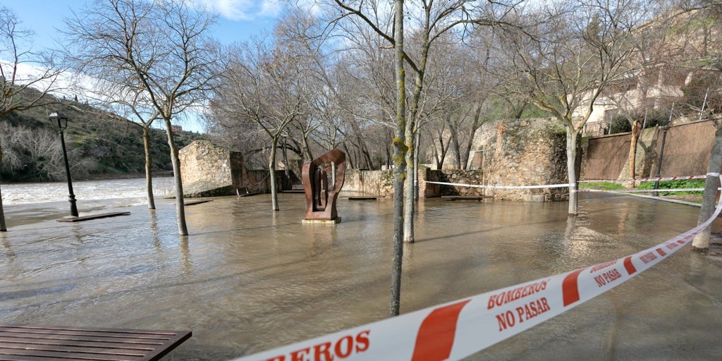 La Confederación mantiene el nivel rojo para el Tajo en Toledo y Talavera de la Reina