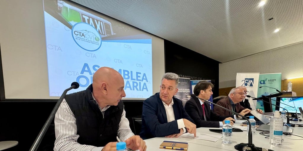 La Generalitat aprobará un decreto ley para proteger al sector del taxi y ordenar el sistema de transporte
