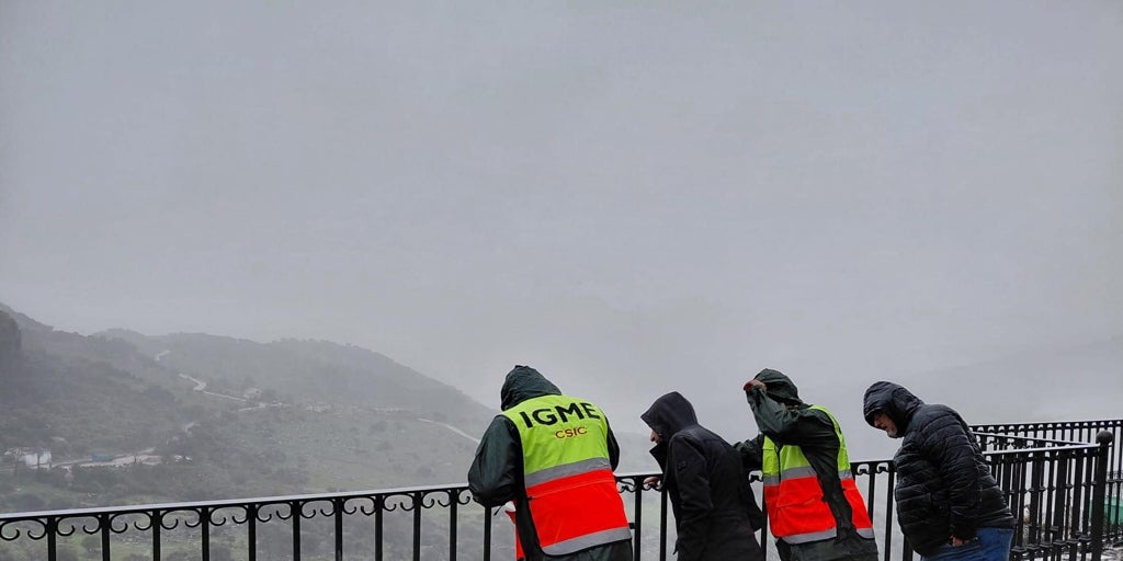 Los científicos del CSIC siguen revisando el acuífero de Grazalema