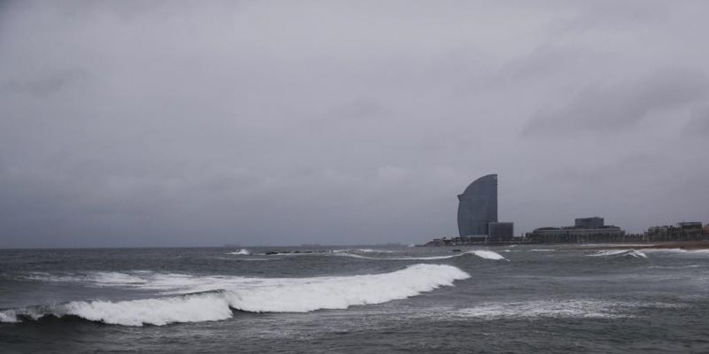 Cataluña suspenderá las clases en colegios y universidades este jueves ante la alerta por fuertes vientos
