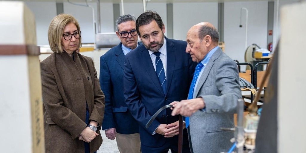 Núñez exige a Page que deflacte el tramo autonómico del IRPF como han hecho las regiones del PP