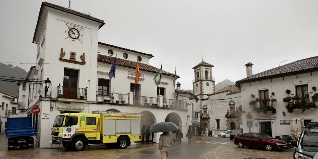 La Junta de Andalucía prepara la reubicación de los escolares de Grazalema en Ronda, Olvera y Ubrique