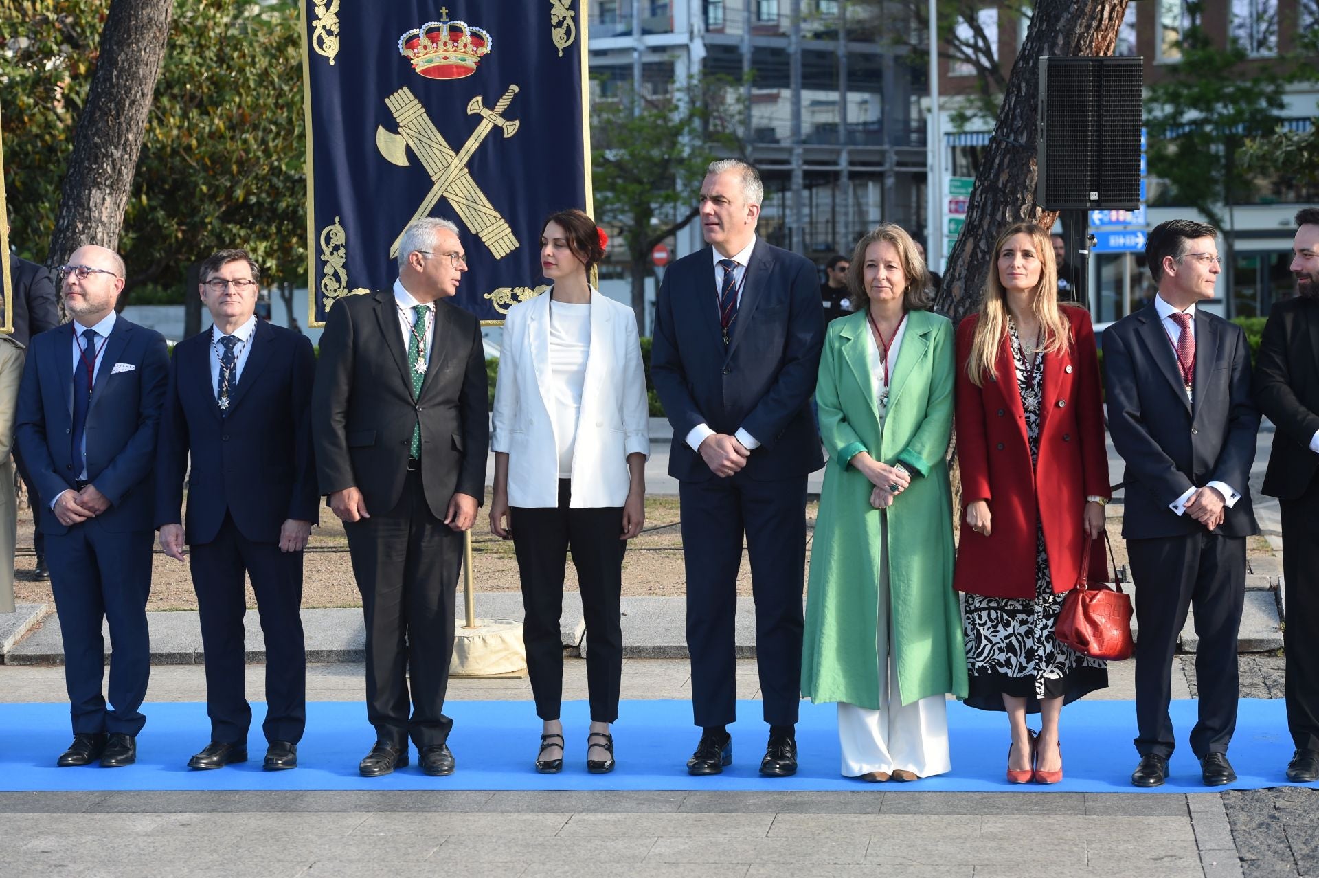La portavoz de Más Madrid en el Ayuntamiento de Madrid, Rita Maestre, y el portavoz de VOX en el Ayuntamiento de Madrid, Javier Ortega Smith, durante el acto de izado de bandera