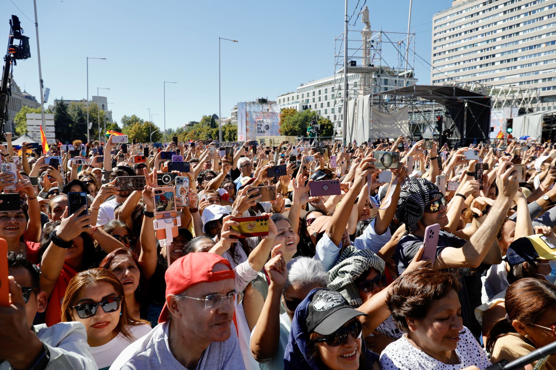 Miles de personas han captado en sus teléfonos móviles la actuación de la cantante  cubana