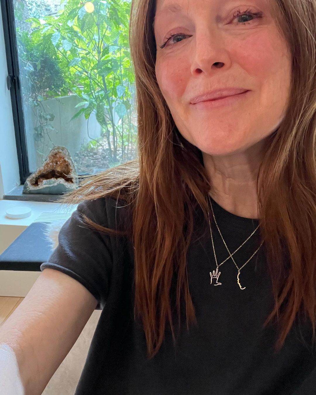 Julianne Moore también se apunta a la belleza real. A sus 61 años, la actriz no duda en compartir fotos sin maquillaje.