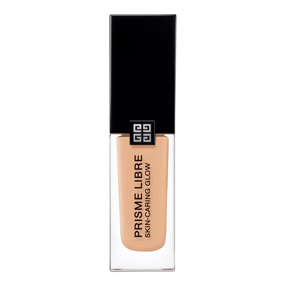Prisme Libre Foundation Skin-Caring Glow de Givenchy (52,99 €). A medio camino entre una base y un tratamiento, ofrece una cobertura perfecta y modular, acabado luminoso y acción hidratante. Es ligera y deja la piel hidratada, uniforme y luminosa durante 12 horas