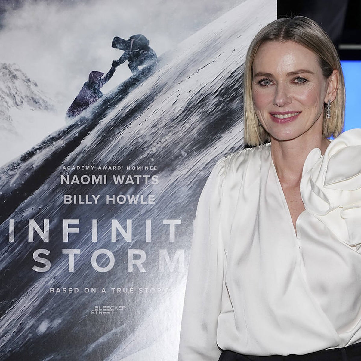 La herramienta de belleza que utiliza Naomi Watts para combatir las arrugas