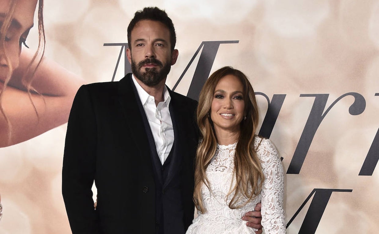 Jennifer Lopez luce un espectacular vestido con volantes en su segunda boda con Ben Affleck.