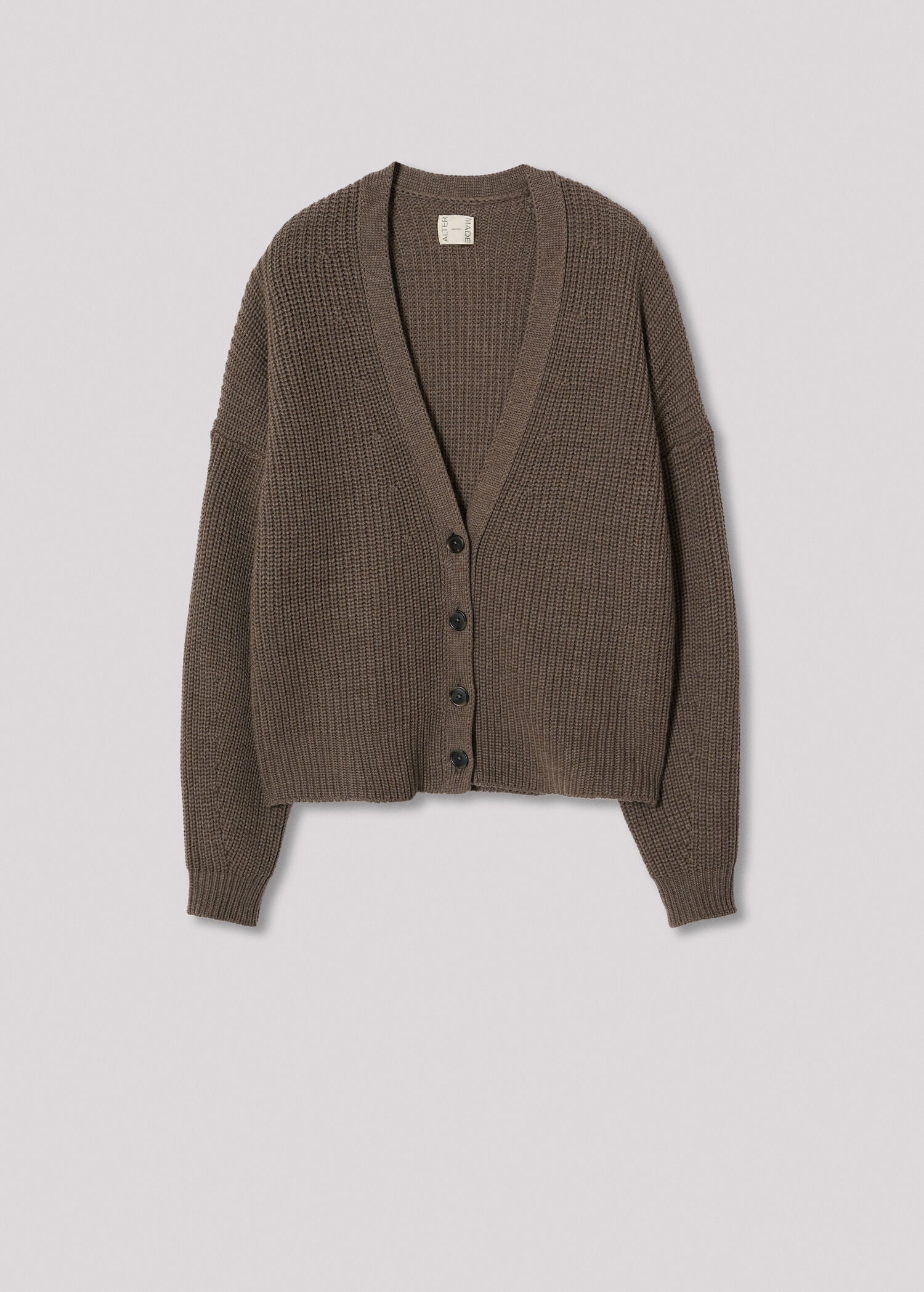 Cárdigan de lana merino con botones: 150 euros en Alter Made.