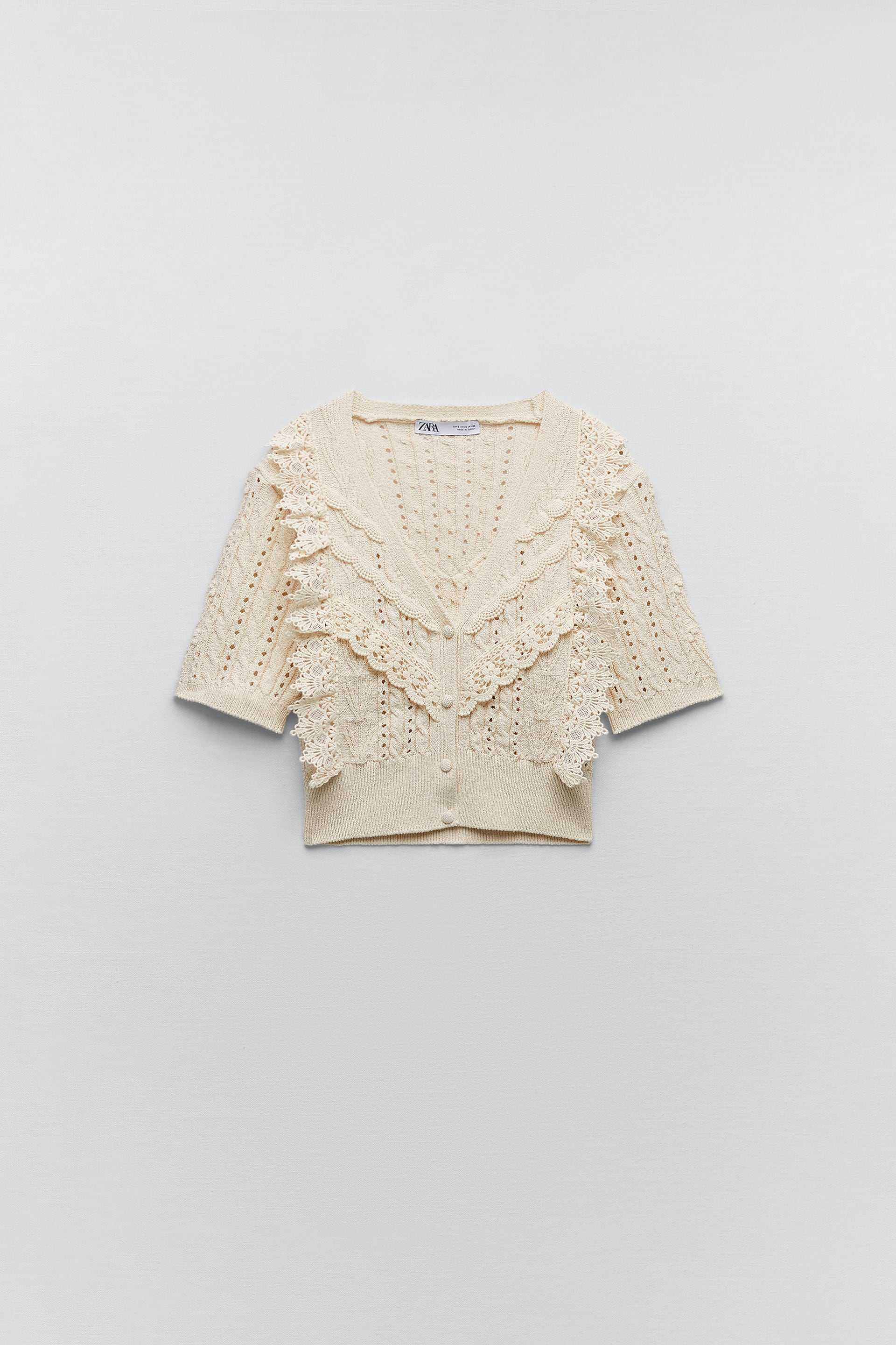 Cárdigan de punto con escote a pico y manga corta: 25,95 euros en Zara.