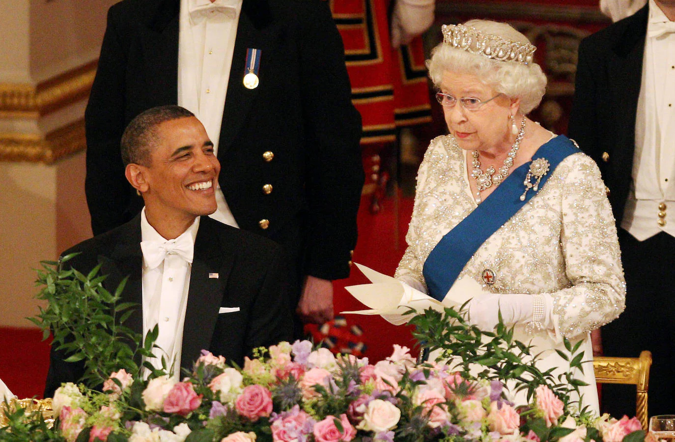 La Reina de Inglaterra con la tiara Gran Duquesa Vladimir y el broche Teck Corsage durante la visita de Barack Obama en 2011.
