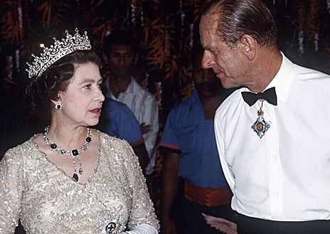 Imagen secundaria 1 - La soberana se ha mantenido siempre fiel a su pelo corto y rizado. 