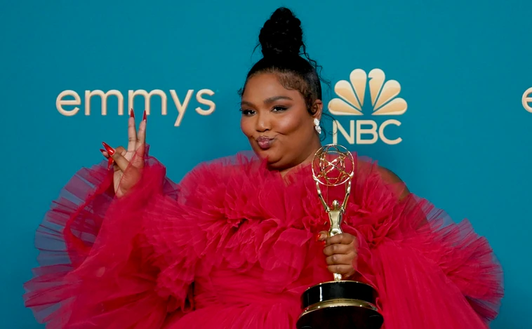Premios Emmy 2022: Lizzo conquista la alfombra roja con su espectacular vestido