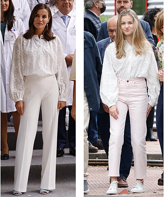 Doña Letizia y doña Leonor con la misma blusa, pero con estilos totalmente diferentes, dejando clara la versatildad de la prenda.
