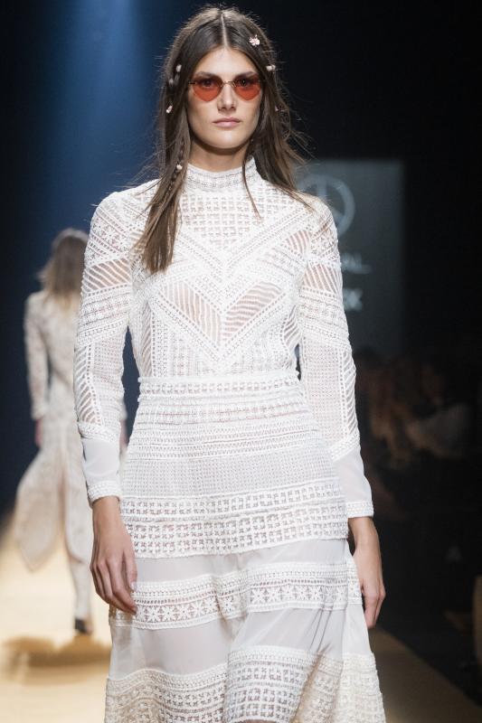 Teresa Helbig nos vuelve a dar una lección de costura