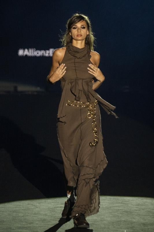 Arturo de la Rosa reconvierte las prendas