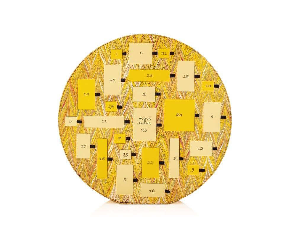 Calendario de adviento de Acqua di Parma (450 €). Contiene 13 fragancias, 10 productos de la línea de baño y dos velas.