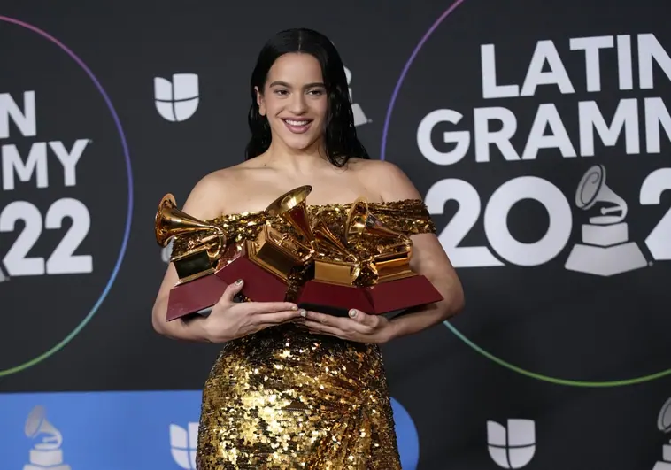 Rosalía En Los Latin Grammy 2022: Tres Impactantes Vestidos Y Cuatro ...