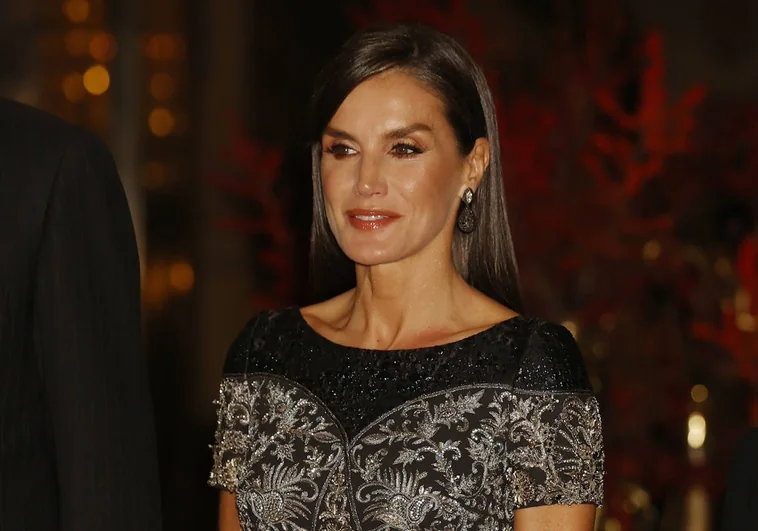 La Reina Letizia recupera un diseño de Felipe Varela para brillar en la entrega del Premio Cerecedo