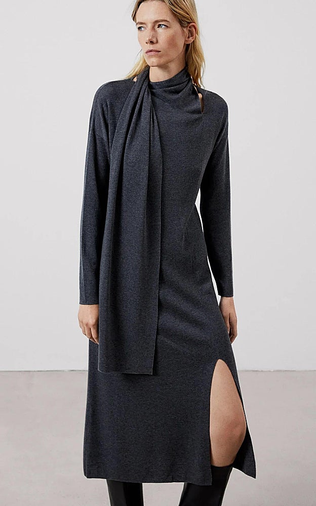 El vestido de Adolfo Domínguez (199 €, en su web) que ha estrenado doña Letizia.