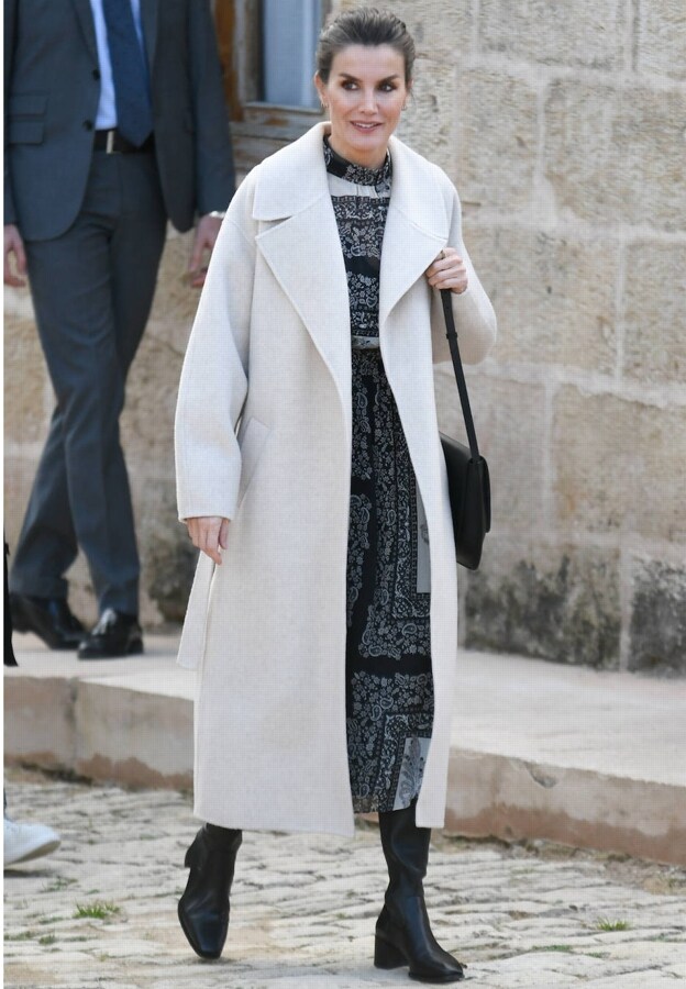 El estilismo completo de la Reina en su visita a Menorca.
