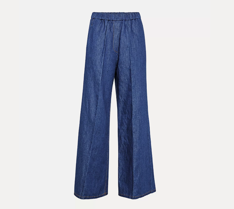 Pantalón recto con goma en la cintura: 350 euros en Forte_Fort.