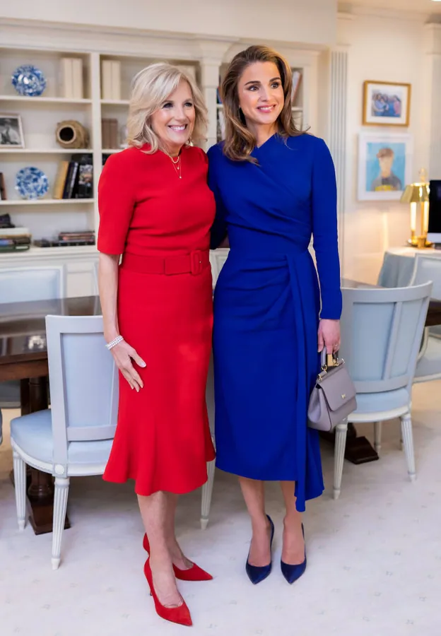 Los vestidos de Jill Biden y Rania de Jordania.