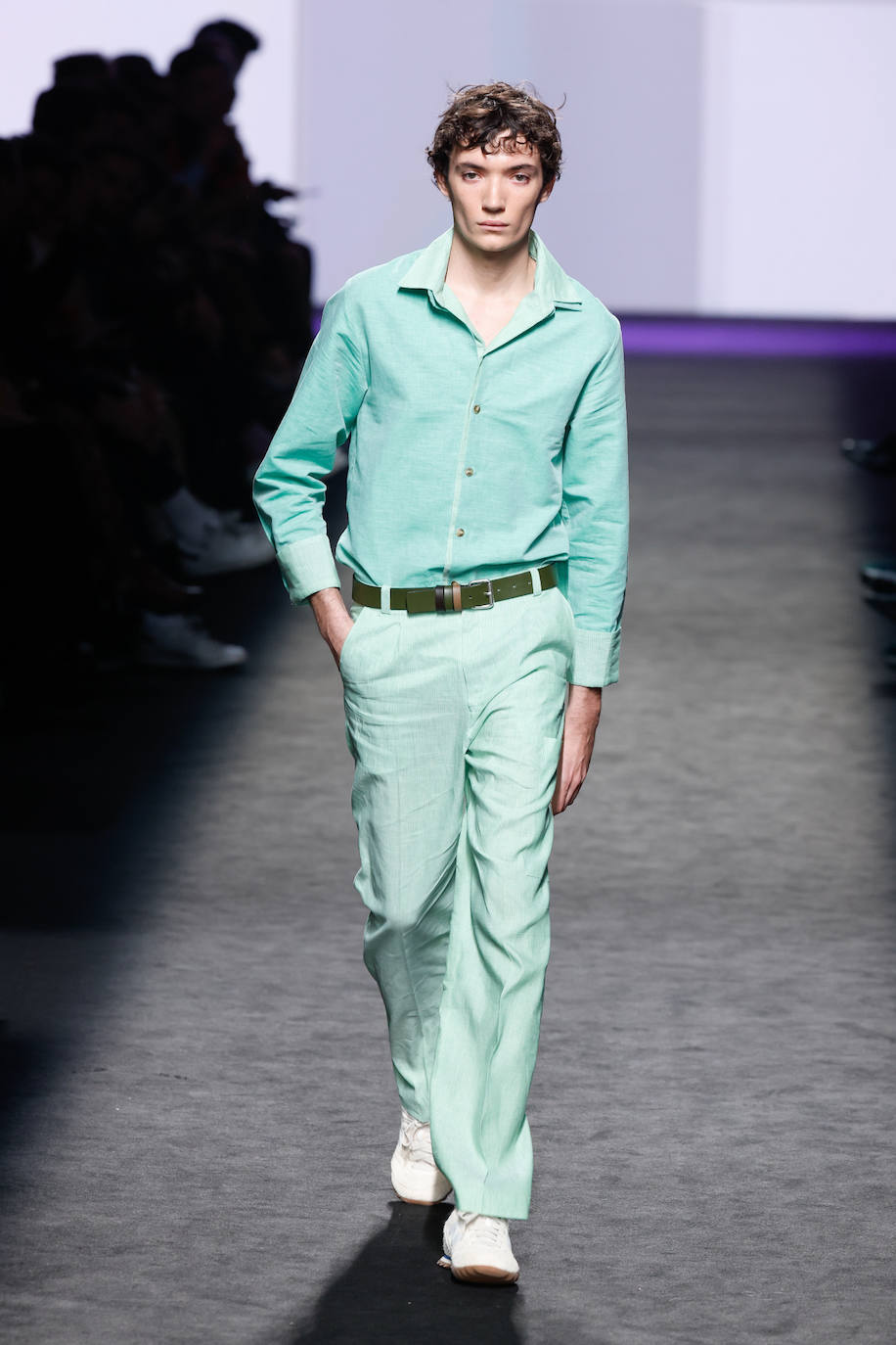 Pablo Erroz Otoño/Invierno 2023/24. El diseñador propone una colección de moda sostenible y sin género. 