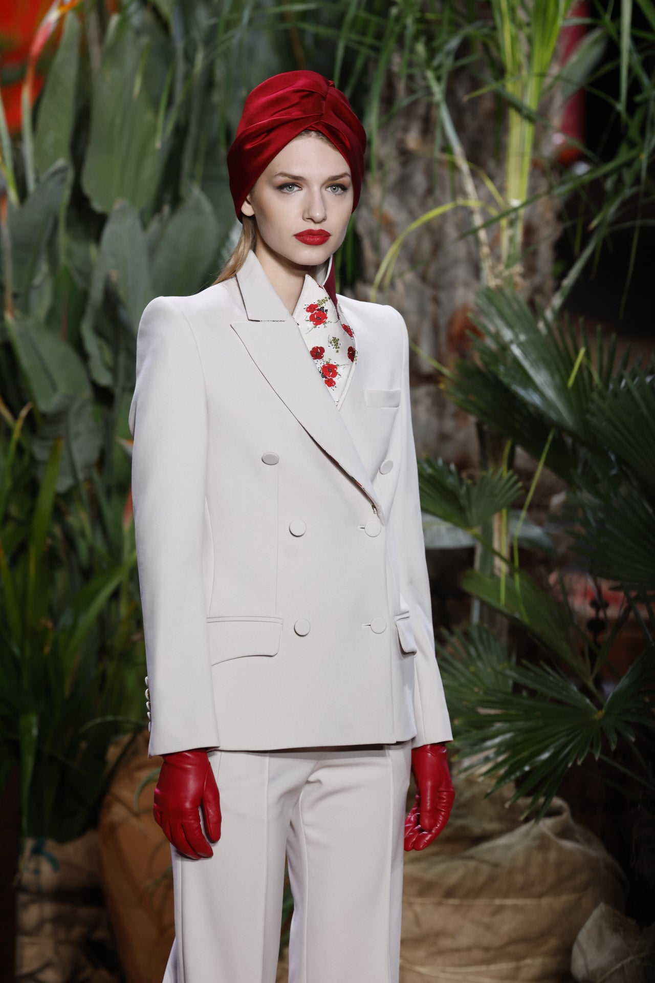 Jorge Vázquez Otoño/Invierno 2023/24. Los turbantes, al estilo marroquí de los años sesenta, estuvieron muy presentes.