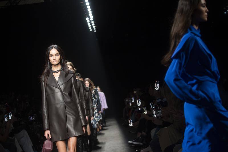 El cuero también está presente en la colección otoño/invierno 2023 de Roberto Torretta presentada en la MBFWMadrid