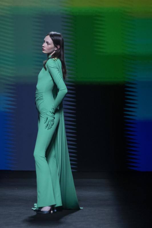 Claro Couture otoño-invierno 2023/24. El verde es esperanza y también arrojo, como los que ve la firma para este año de crecimiento, innovación y experimentación.