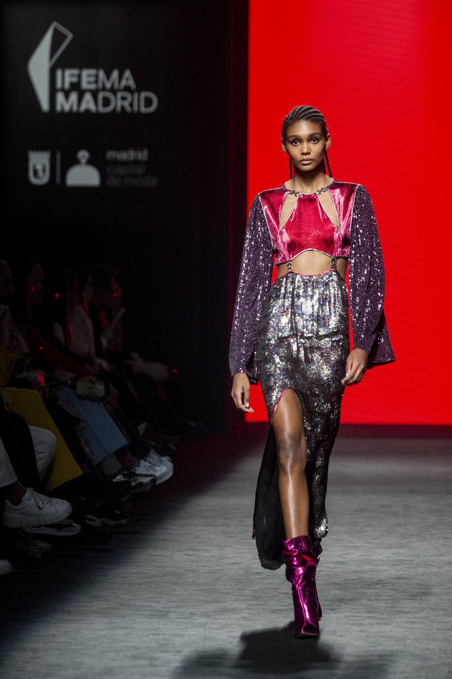 Custo Barcelona otoño/invierno 23/24. Los vestidos con aberturas y asimetrías son otras de las prendas que vertebran la nueva colección de la firma. 