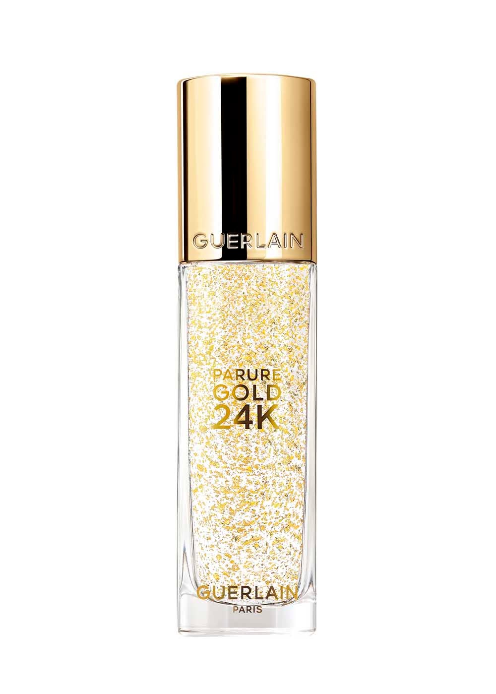 Parure Gold 24K de Guerlain (75 €). Tratamiento perfeccionador potenciador de la luminosidad. Formulado con un 98% de ingredientes de origen natural, proporciona 24 horas de hidratación con oro de 24K, corrige las imperfecciones y alisa la textura de la piel. La base de maquillaje es más fácil de aplicar y su duración se optimiza.