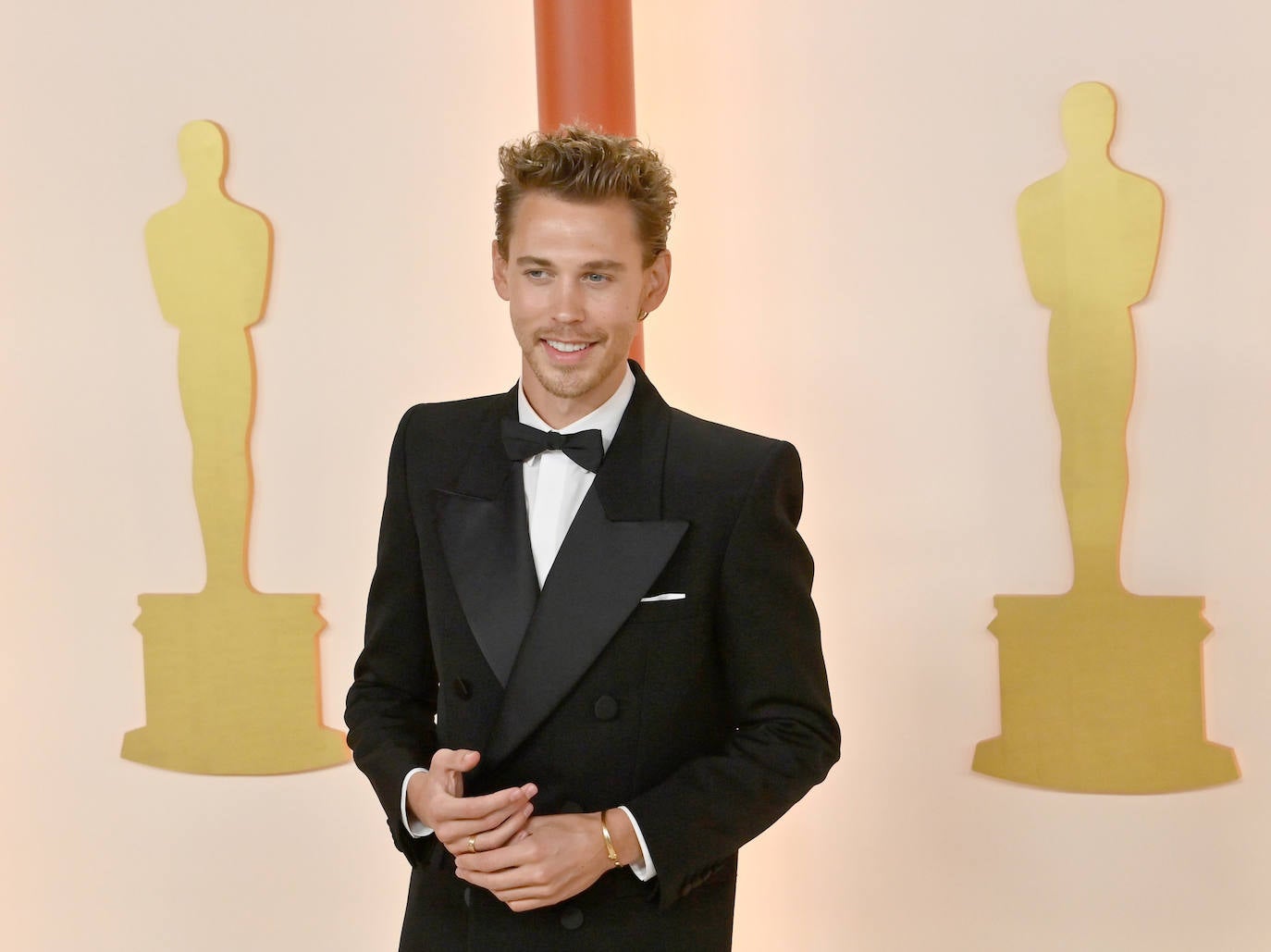 El actor Austin Butler, de 'Elvis', vestido por Yves Saint Laurent en los Oscar 2023.