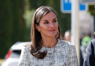 La reina Letizia estrena una chaqueta de tweed, la prenda más versátil del  armario de primavera