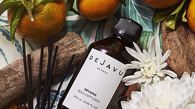 Perfume para el hogar de Dejavu. También hay este tipo de producto, para rociar en ambientes y sobre textiles, en Zara Home y otras marcas de decoración.