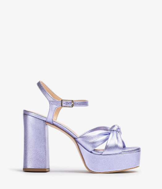 Sandalia con nudo y 3 cm de plataforma: 135 euros en Unisa.