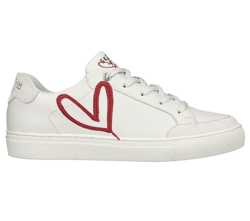 James Goldcrown, muralista famoso en todo el mundo, ofrece sus emblemáticos diseños de corazón #Lovewall en esta inspiradora colaboración con Skechers. Su precio es de 100 euros.