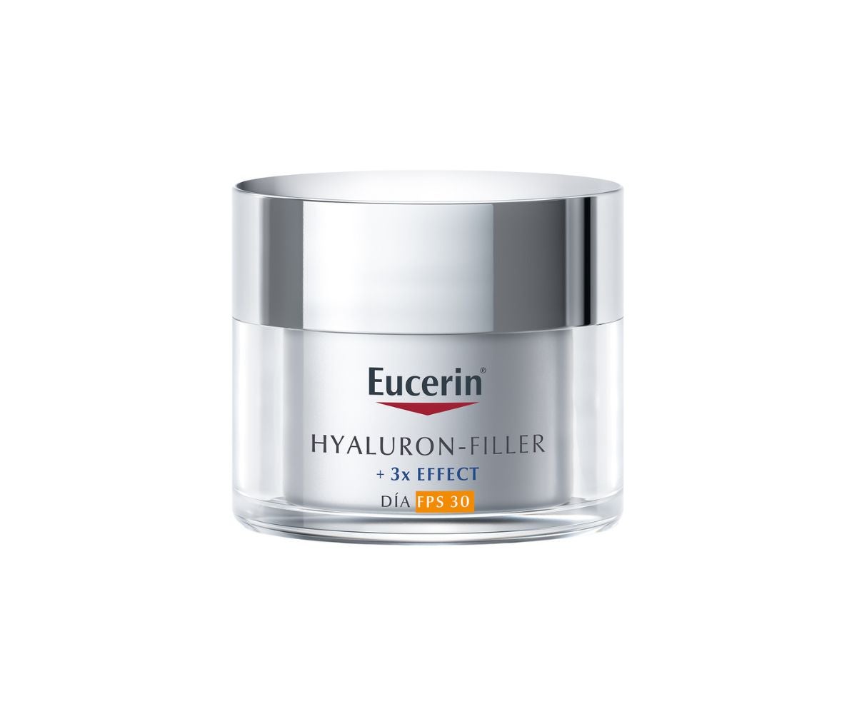 Hyaluron-Filler Crema de Día de Eucerin FPS 30 (43,95 €). Crema antiedad con filtro solar alto que aborda los primeros signos de envejecimiento, rellena las líneas de expresión y las arrugas, previene el fotoenvejecimiento e hidrata y suaviza todo tipo de pieles. Cuenta en su fórmula con la innovación Triple Efecto (x3) Hyaluron-Filler.