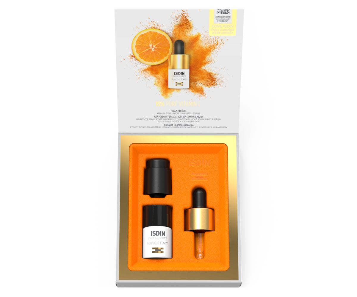 Sérum Flavon C Forte de Isdin (24,95 €).  Potente sérum facial intenso con un 15% de vitamina C pura, fresca y estable para una piel luminosa, revitalizada y firme. Su 15% de vitamina C pura y fresca, ayuda a estimular la síntesis de colágeno para mejorar la firmeza y suavizar las arrugas, aportando también luminosidad a la piel. Junto con la vitamina E que contiene, fortalece su acción antioxidante, y gracias a su Sistema polliton- defense y a su contenido en ácido hialurónico, la piel queda protegida de la polución y con una hidratación intensa que suaviza las líneas de expresión.