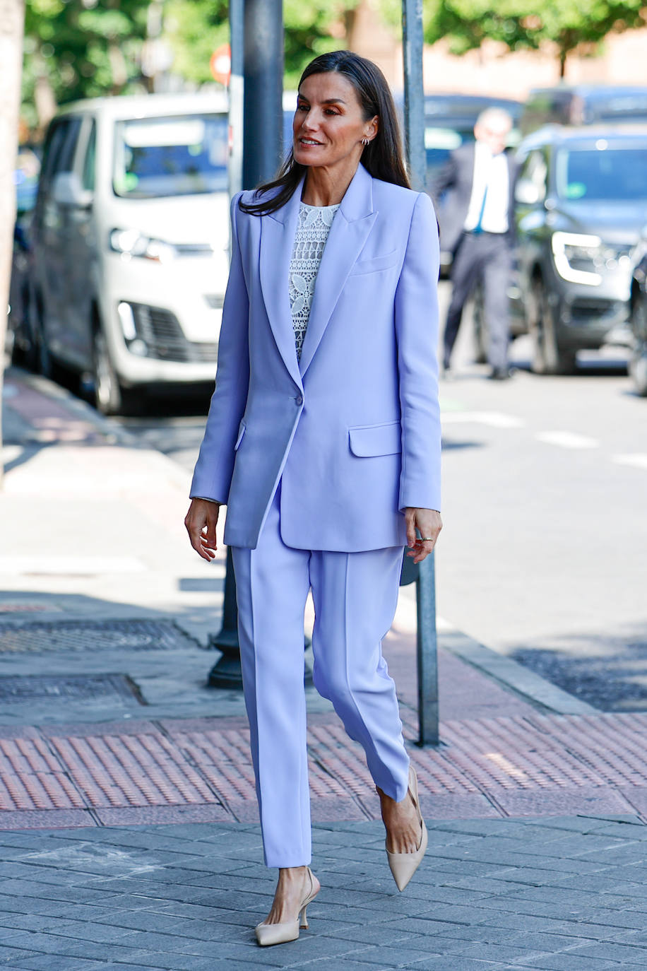 La Reina Letizia con traje  de la firma española Bleis Madrid. 