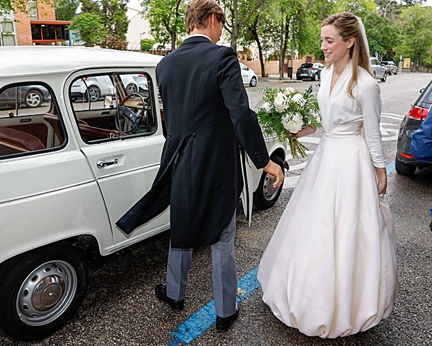Victoria optó por un diseño con una llamativa falda abullonada.