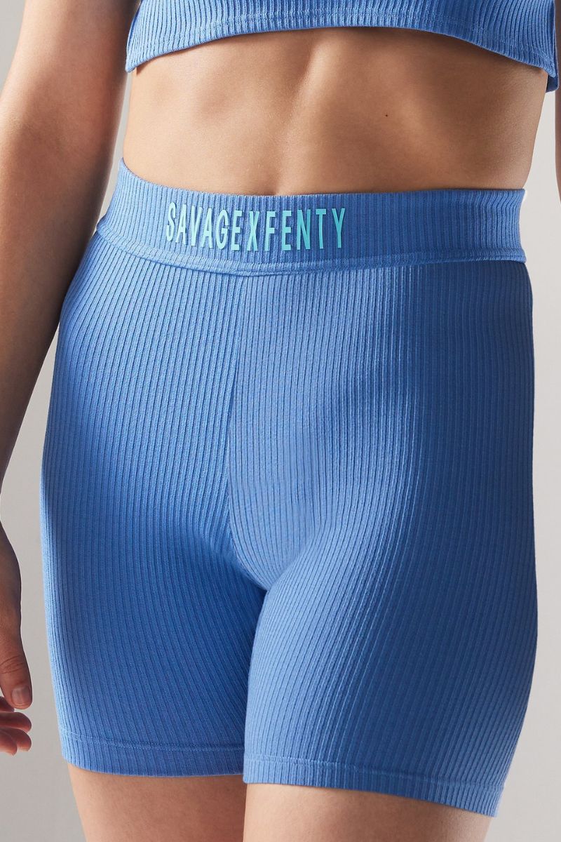 Fenty. Culotte ‘Xssential Heavy Rib’ en azul celeste. Perfecto para las que buscan una pieza cómoda para hacer las veces de pijama o estar en casa. Precio: 62,40€.