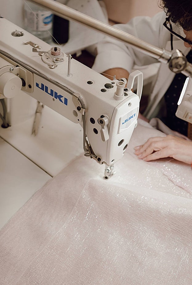 En la sala de las costureras.