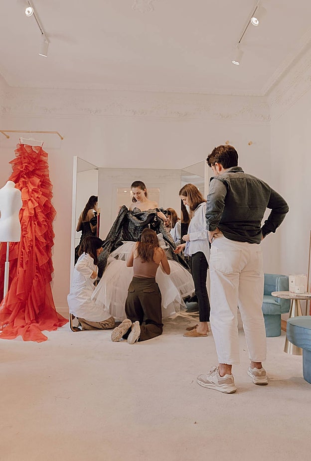 Fitting de uno de los modelos con Jorge Redondo y su equipo.