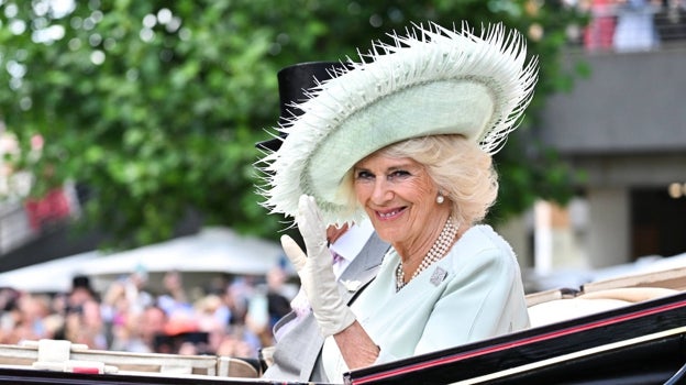 La Reina Camila asiste a Ascot 2023.