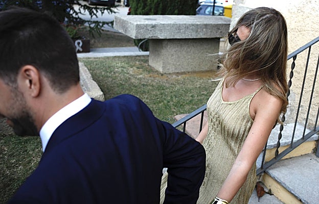 Clara Chía con un vestido de la firma Victoria Beckham.