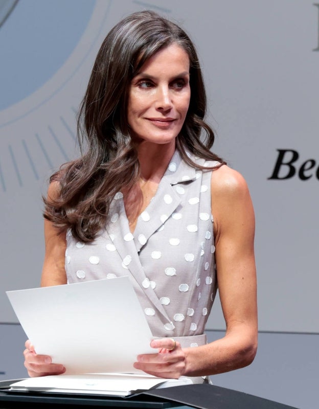 Doña Letizia refrescó su cabello y le agregó unas sutiles capas que le dan más movimiento y volumen.