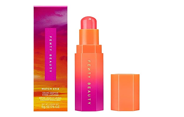 Match Stix Color-Adaptative Cheek + Lip Stick de Fenty Beauty.